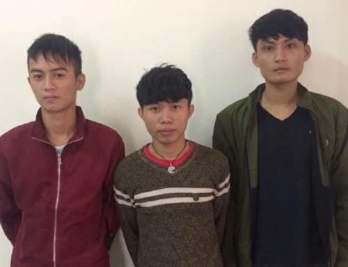 Bắt giam nhóm trai làng cầm xẻng đánh gục đối thủ để giải cứu bạn 