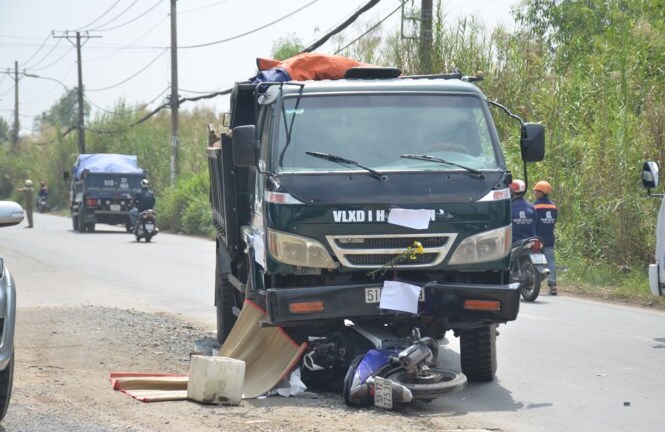 Va chạm với xe ben, thanh niên bị cán tử vong tại chỗ 