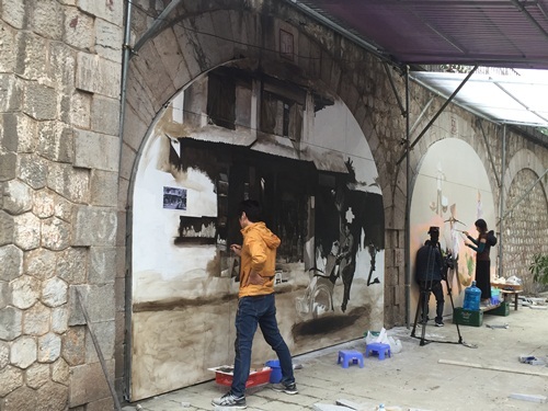 Vòm cầu phố Phùng Hưng lạ lẫm vì được 