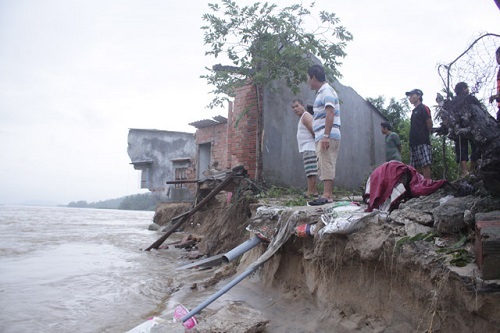 4 ngôi nhà ở Quảng Ngãi bị nước lũ
