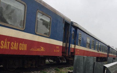 Người đàn ông đi xe SH bị tàu hỏa đâm tử vong