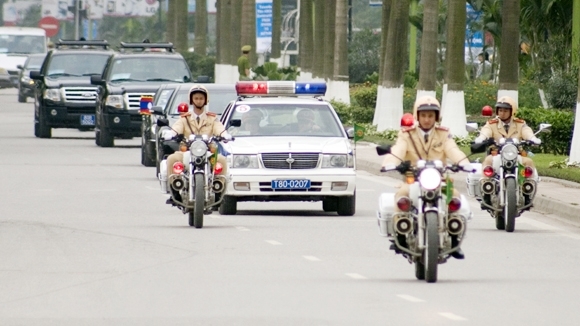 Nhường đường thế nào khi gặp đoàn xe ưu tiên dịp APEC 2017?