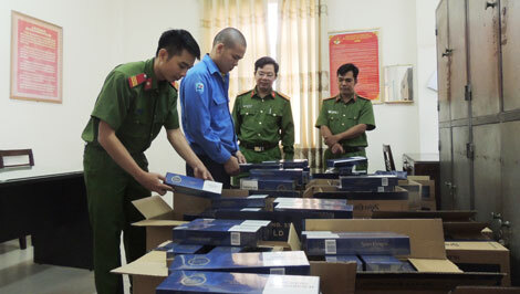 Công an Hà Nam bắt xe ôtô chở thuốc lá lậu trị giá 300 triệu đồng