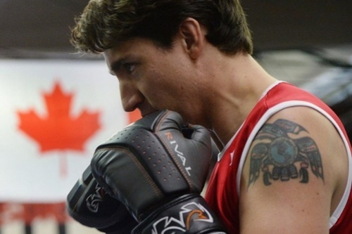 Bật mí hình xăm trên vai thủ tướng Canada