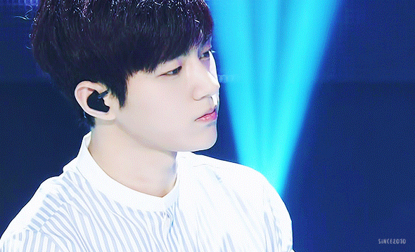 Những thói quen đáng yêu của idol Kpop với chính gương mặt mình