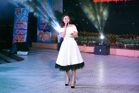 Hậu chia tay, Văn Mai Hương trở lại đầy năng lượng trên sân khấu