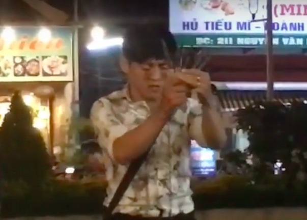 Suýt mất mạng khi biểu diễn tiết mục nuốt kiếm, nuốt cưa