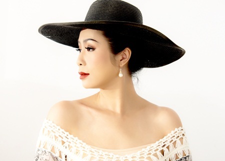 Muôn kiểu biến hóa nhan sắc xinh đẹp của Trịnh Kim Chi