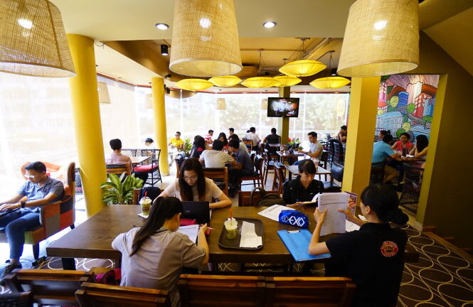 Cư dân mạng tranh luận 