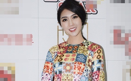 Tường Linh diện áo dài sang Hàn Quốc quay hình cho đài SBS