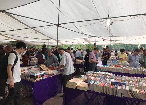 Sách cũ bán theo cân tại Hà Nội, giá rẻ chỉ 39 nghìn đồng/kg