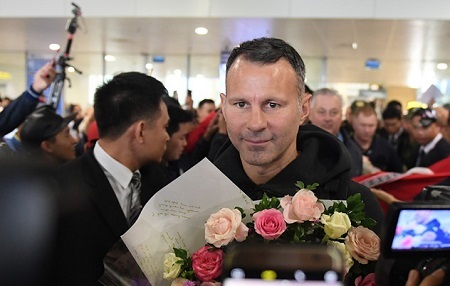 Hình ảnh đầu tiên của bộ đôi huyền thoại Ryan Giggs và Paul Scholes đến Hà Nội