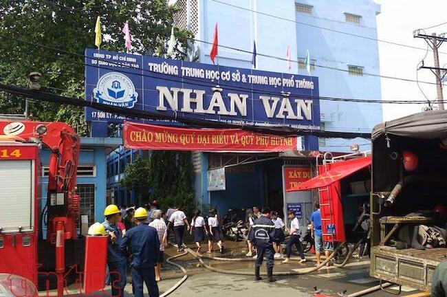 Trường học bất ngờ bốc cháy, hàng trăm học sinh di tản khẩn cấp
