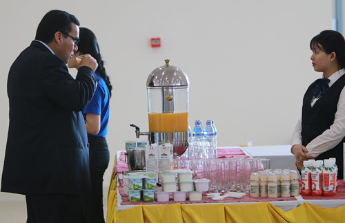 Nước trái cây Vfresh 100% - Nguồn Vitamin tự nhiên cho những người bận rộn