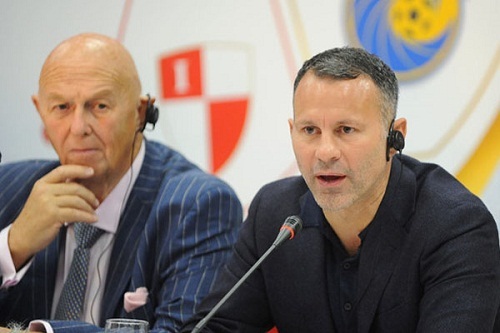 Giggs và Scholes nói gì về chiến thắng của U15 PVF trước Stoke City?