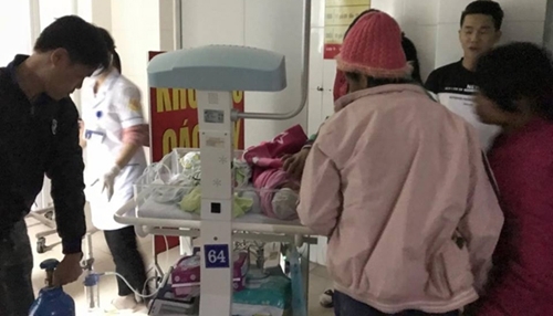 Gia đình có trẻ sinh non tại BV Sản Nhi Bắc Ninh 