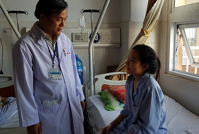 Choáng với hơn 200 viên sỏi trong túi mật và gan của cô gái trẻ