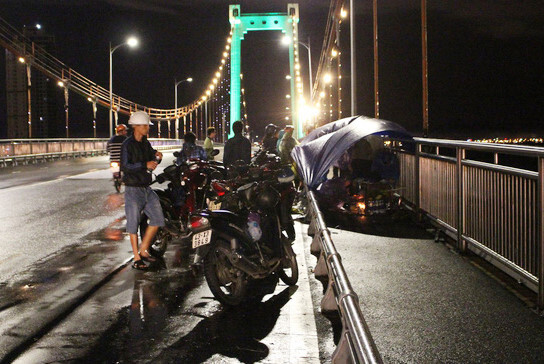 3 thanh niên rủ nhau nhảy cầu, 2 người mất tích