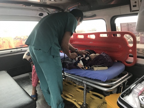 Vượt sóng lớn đưa bé 8 tháng tuổi nguy kịch từ Cù Lao Chàm vào bờ cấp cứu