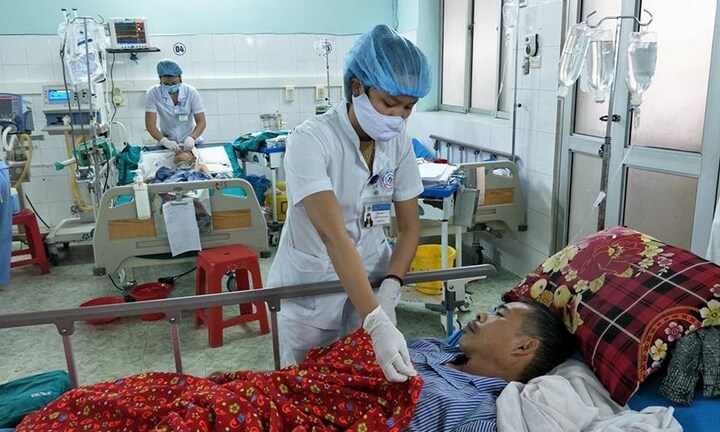 Nuốt mật cá trắm 5kg, người đàn ông nhập viện cấp cứu vì  suy gan, suy thận