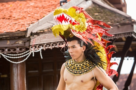 Trang phục dân tộc của Ngọc Tình tại Manhunt được báo Thái Lan ca ngợi