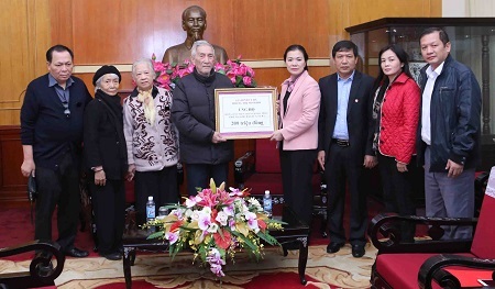 Gia đình cụ Trịnh Văn Bô ủng hộ 200 triệu cho đồng bào miền Trung