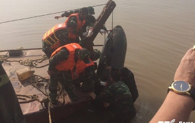 Qủa bom dưới chân cầu Long Biên đã được hủy an toàn