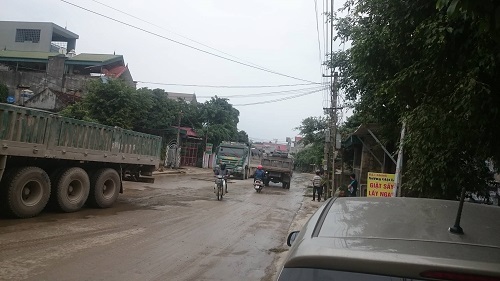 Xe quá tải cày nát tỉnh lộ 479 Ninh Bình: Đùn đẩy trách nhiệm xử lý