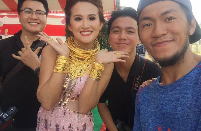 Đám cưới 'khủng' của cặp đôi Đồng Nai: Rước dâu bằng xe Bentley, vàng cưới đeo trĩu cổ