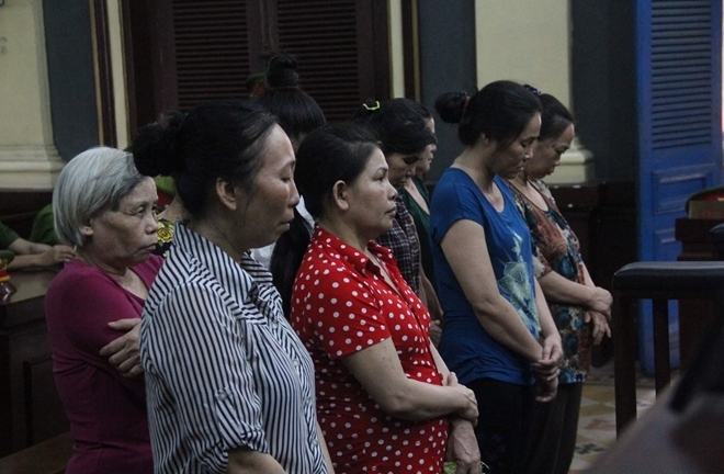 Nhóm phụ nữ nhặt ve chai trộm 650 cây vải trong sân bay lãnh án