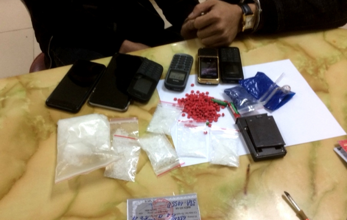 Bắt quả tang 9X điều khiển Innova chở 400 viên hồng phiến và 100gr ma tuý đá