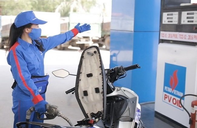 Sau điện, xăng có thể tiếp tục tăng giá vào ngày mai