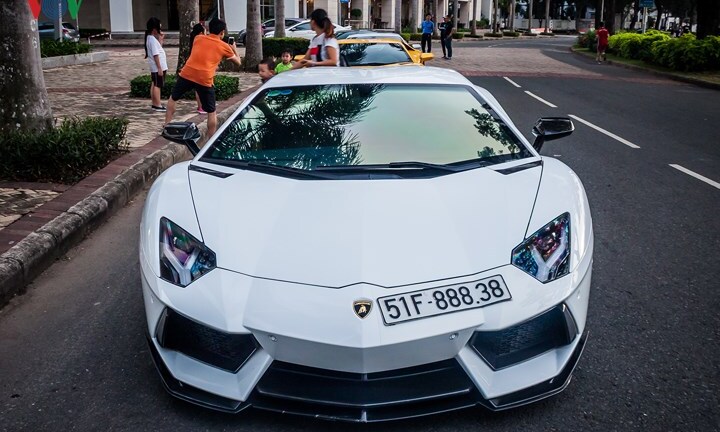 Choáng vàng với dàn siêu xe Lamborghini trăm tỷ tụ họp giữa Sài Gòn