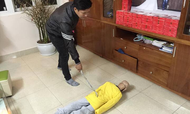 Người cha bạo hành dã man con trai 10 tuổi khai gì?