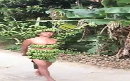 Bộ sưu tập nội y sáng tạo từ buồng chuối, rơm rạ