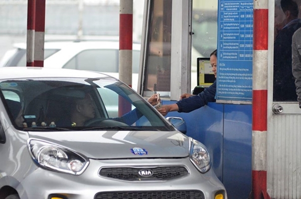 Đầu tuần, BOT quốc lộ 5 ùn tắc kéo dài vì tài xế rủ nhau dùng tiền lẻ