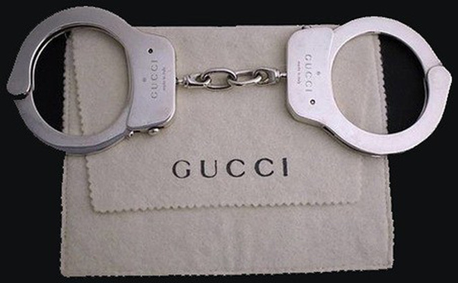 Chi gần 1,5 tỷ đồng để sở hữu chiếc còng bạc Gucci