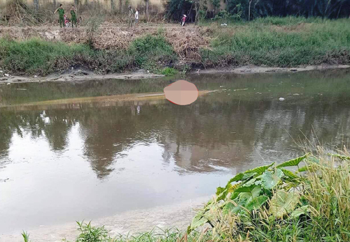 Phát hiện thi thể nam thanh niên dưới suối