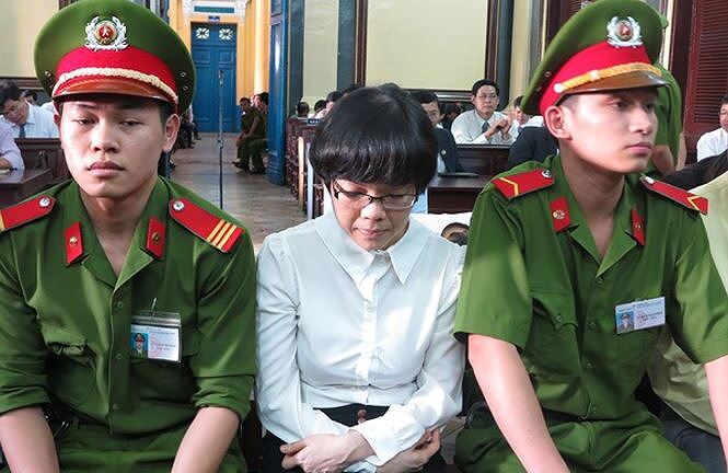 Huyền Như tiếp tục hầu tòa với cáo buộc chiếm đoạt gần 1.100 tỷ đồng