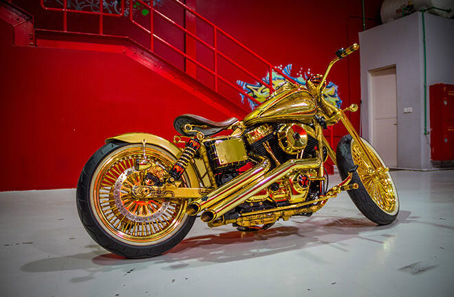  "Lóa mắt " vì ngắm “núi vàng di động” Harley Davidson Custom 2010