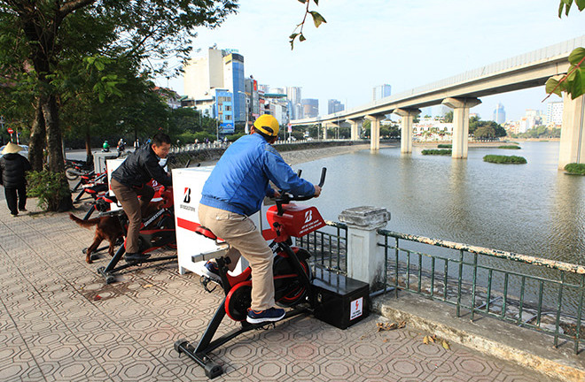 Hà Nội lắp xe đạp lọc nước để làm sạch môi trường 