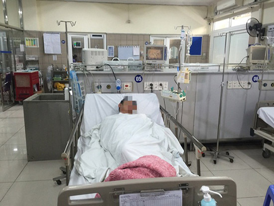 Người đàn ông 57 tuổi uống phải rượu giả ngộ độc, suy gan, suy thận