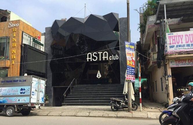 Bắt kẻ đâm chủ quán bar vì xin được “cơ cấu” giải thưởng nhưng bị từ chối