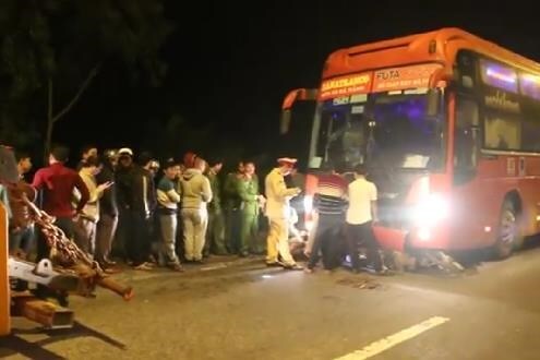 Xe khách Phương Trang tông chết 2 công nhân ở Huế