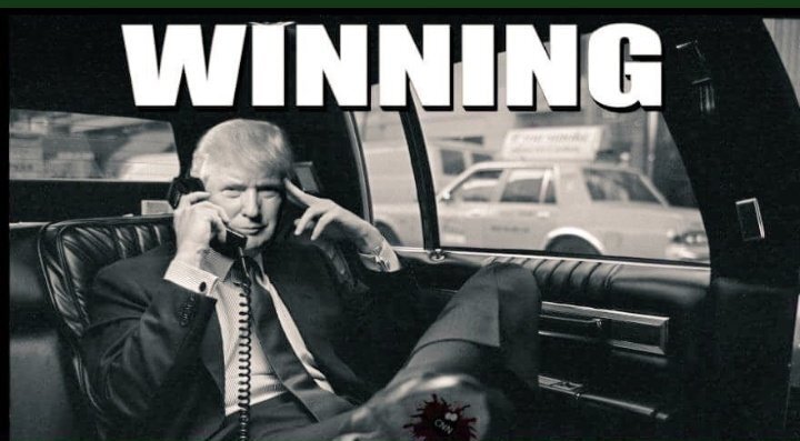 Tổng thống Trump đăng hình CNN dưới đế giày