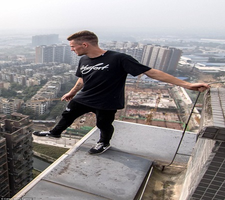 Thót tim cảnh chàng trai 