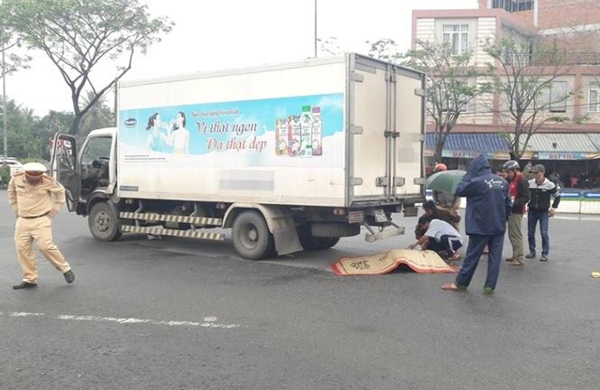 Đà Nẵng: Đi bộ sang đường, cụ ông 81 tuổi bị xe tải cán tử vong