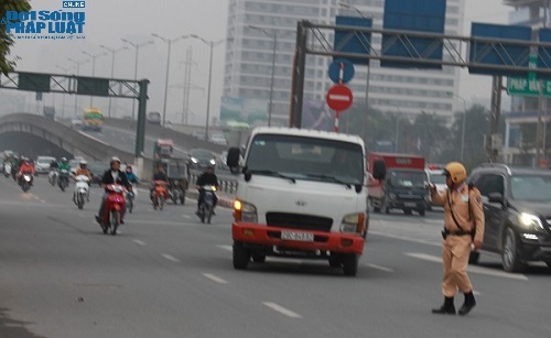 CSGT Hà Nội ra quân ngày đêm kiểm tra trật tự dịp Tết nguyên đán 2018