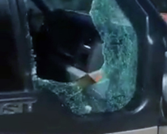 Làm rõ vụ việc tài xế tố CSGT đập vỡ kính xe khách