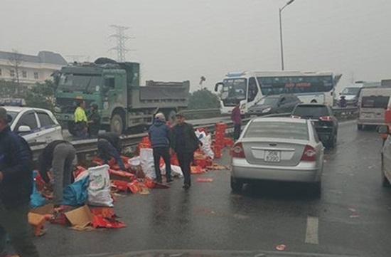 Công an xác minh vụ tài xế taxi “hôi cocacola